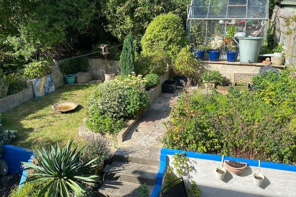Holiday home 2bd Garden Hideaway In