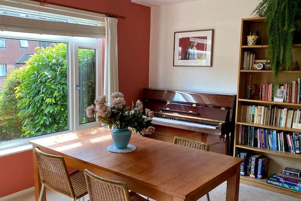 Holiday home 2bd Garden Hideaway In *